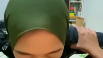 Enak Rebahan Sambil Di Sepong Bini Jilbab Ijo Lanjut Ngewe