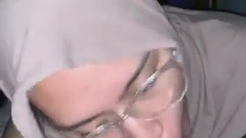 Gadis Cakep BerJilbab Putih Nyepong Mentok @Bjismythang