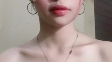 Laura Bugil Pamer Uting Pink Dream