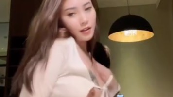 Romantis & Mewah Colmek Dildo Naik Turun Desah Miss Kay